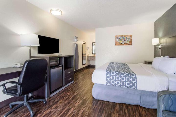 1 King Bed (1 of 8)