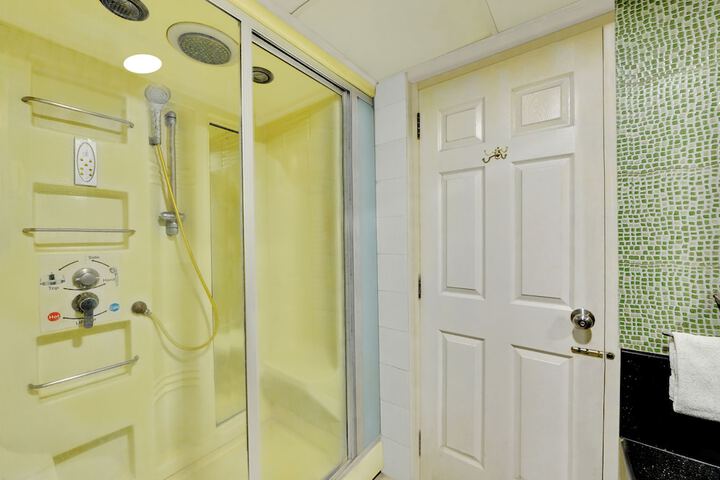 Room 10 of 21