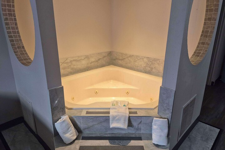 2 Queen Beds Accessible (5 of 25)