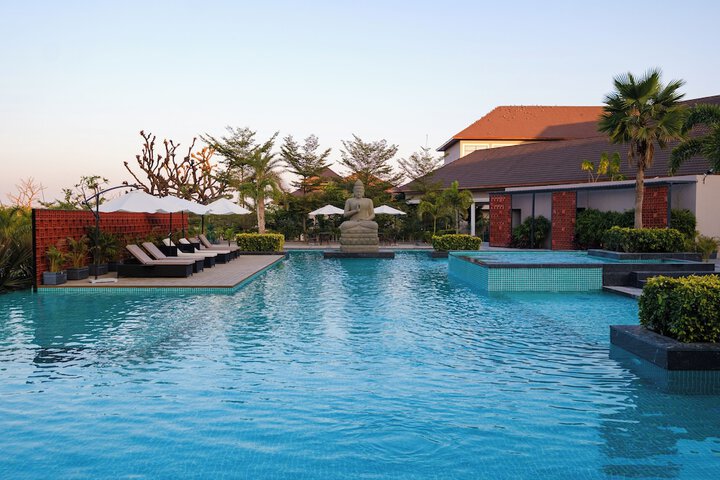 Pool 40 of 81