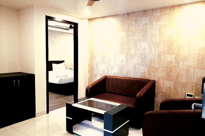 Room 19 of 33