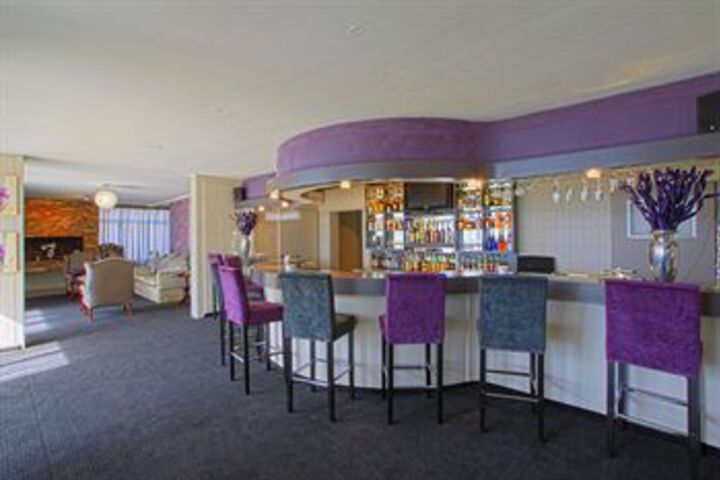 Lounge 9 of 23