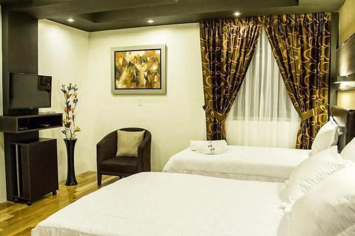 Room 6 of 27