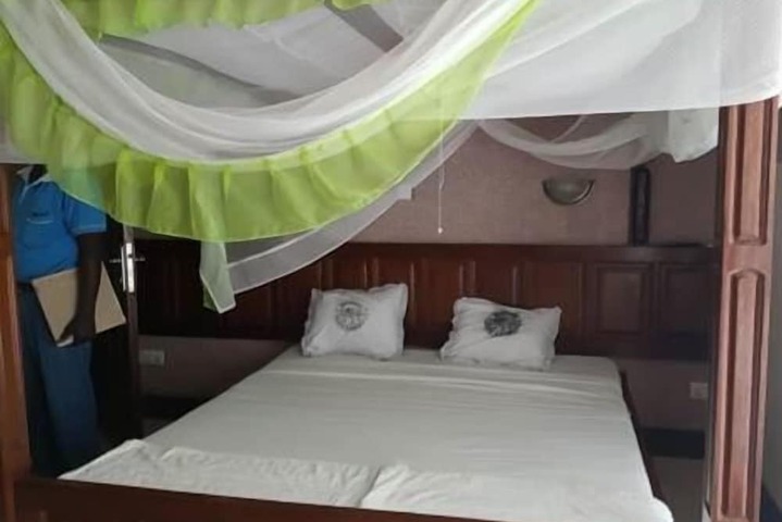 Room 3 of 6