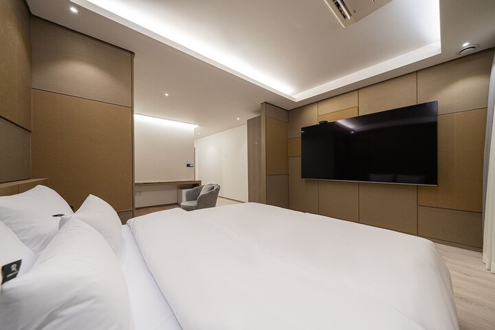 Room 54 of 104