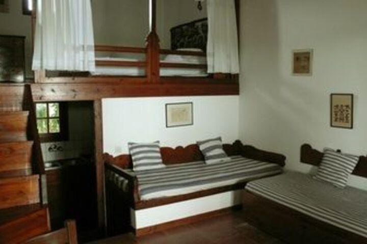 Room 9 of 28