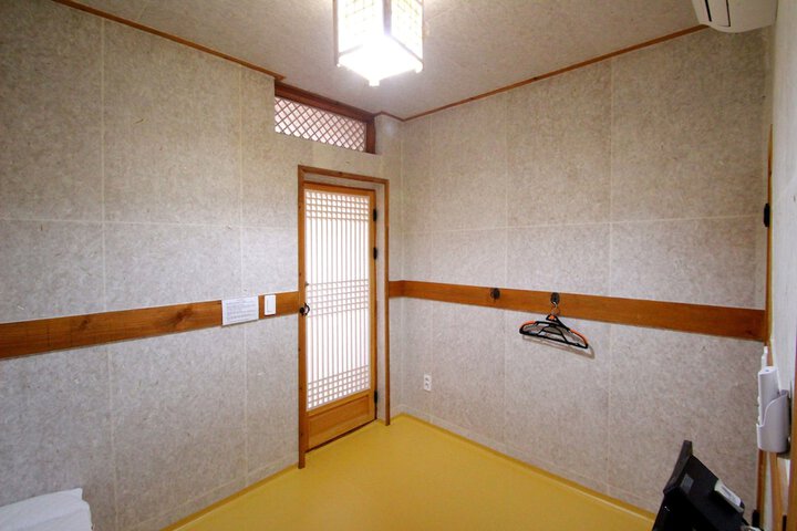 Room 15 of 59