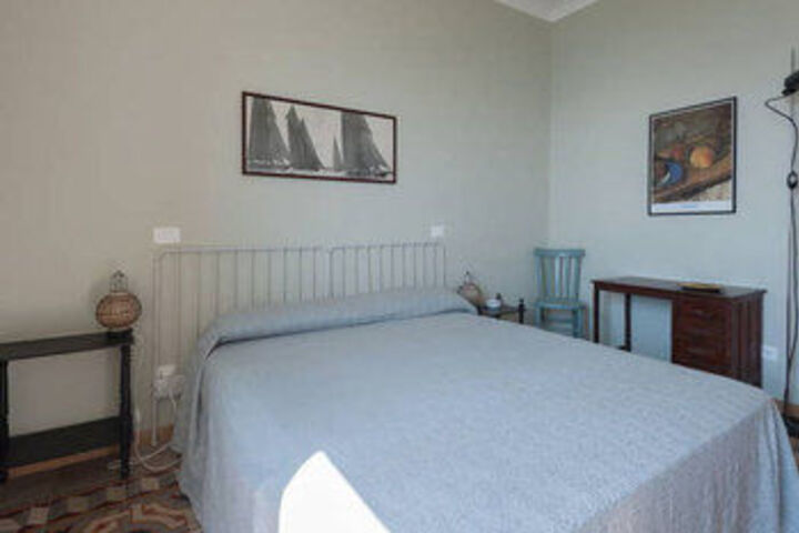 Room 10 of 34