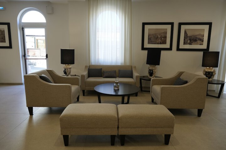 Entrance & Lobby