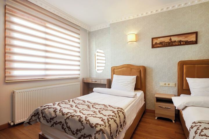 Room 8 of 25
