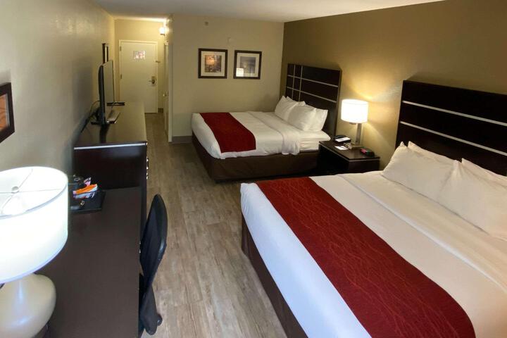 2 Queen Beds (3 of 9)