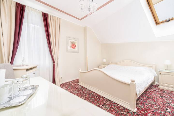 Room 28 of 49
