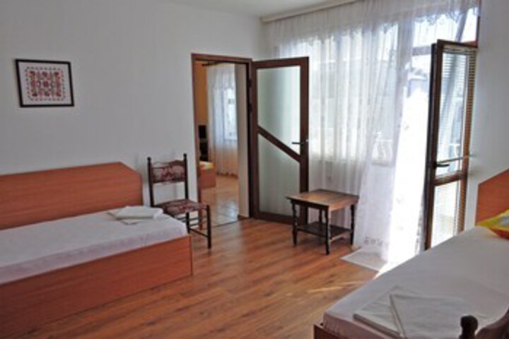 Room 17 of 33