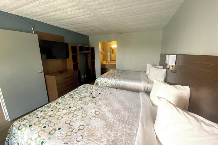 Suite 2 Queen Beds (9 of 21)