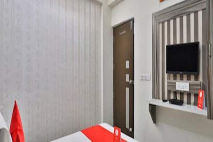 Room 11 of 19