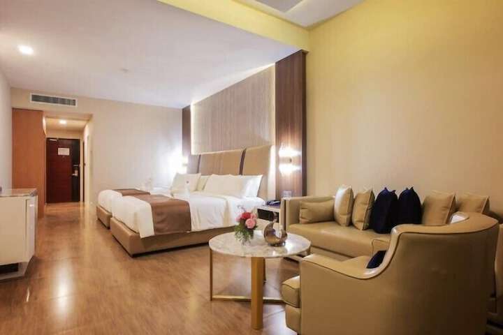 Room 8 of 28