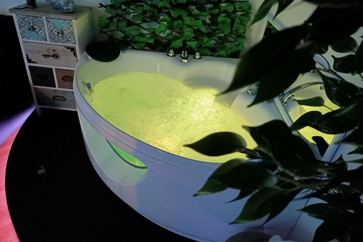 Hot Tub 56 of 80