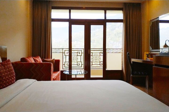 Room 5 of 33