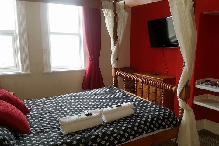 Room 10 of 15