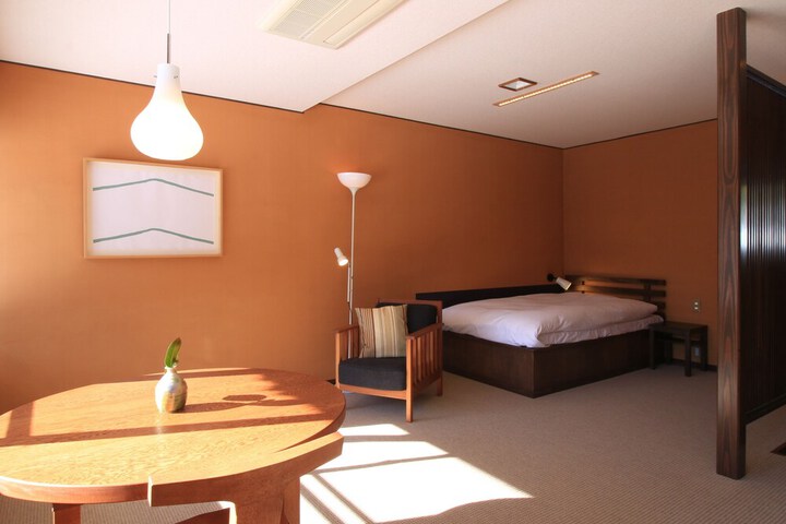 Room 3 of 38