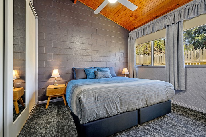 Room 6 of 38