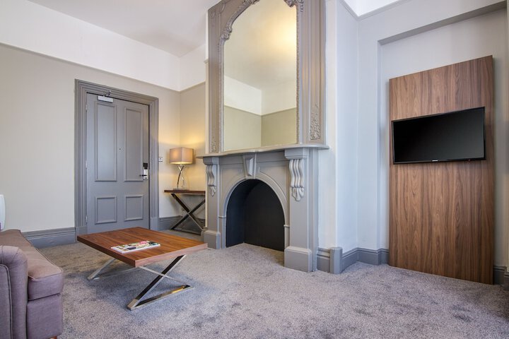 Room 21 of 38