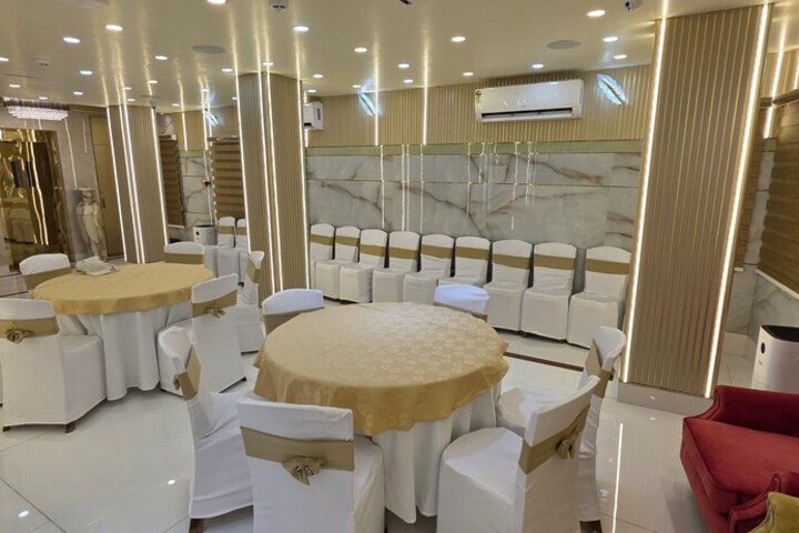 Ballroom/Hall 11 of 15