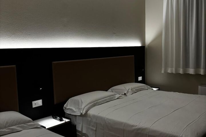 Room 8 of 31
