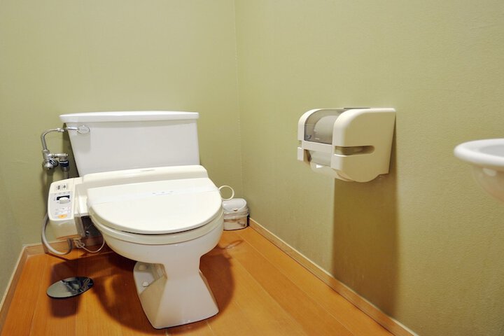 Room 10 of 27