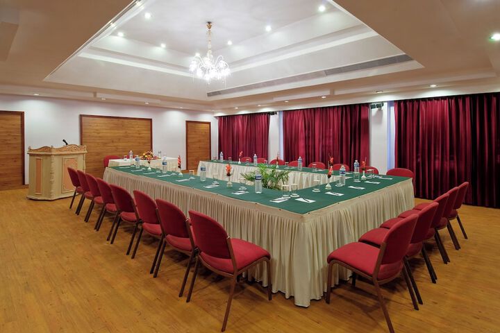 Ballroom/Hall 38 of 48