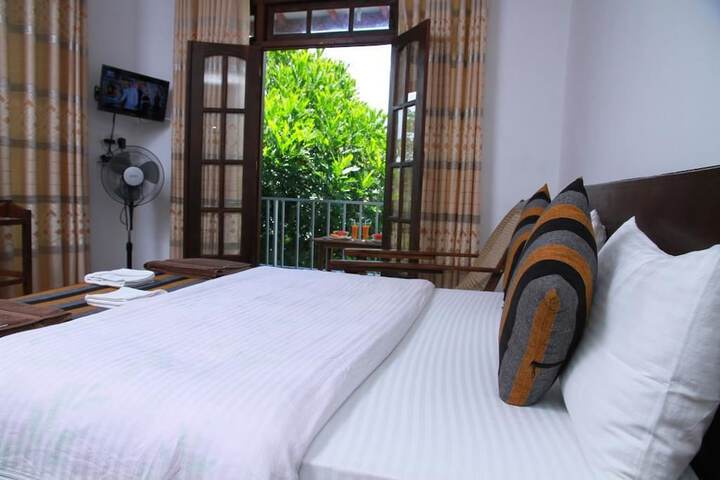 Room 5 of 11