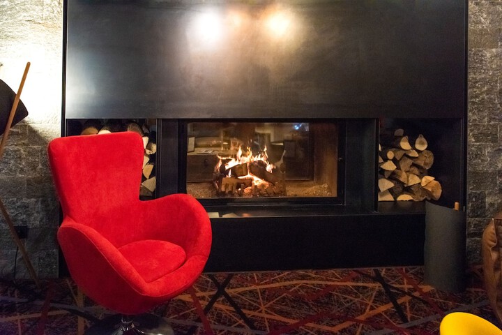 Lounge 84 of 120