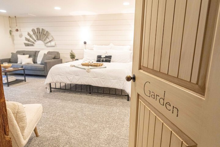 Room 6 of 34