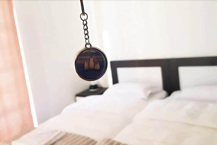 Room 7 of 8