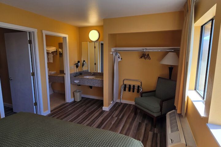 Room 35 of 60