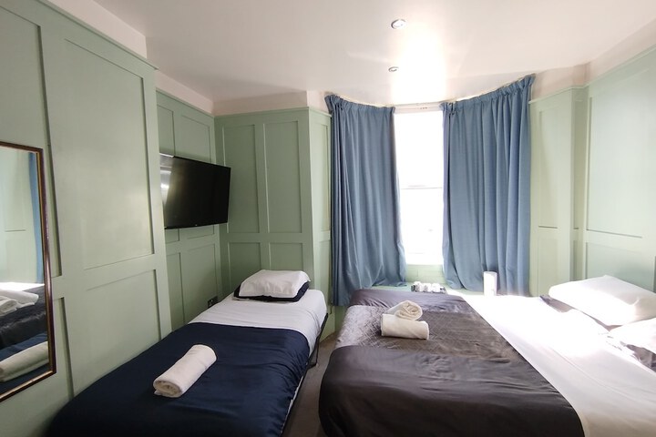 Room 6 of 52