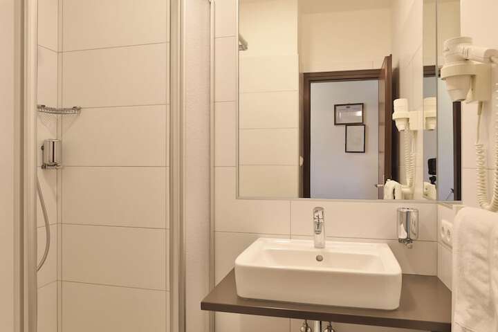 Room 36 of 120