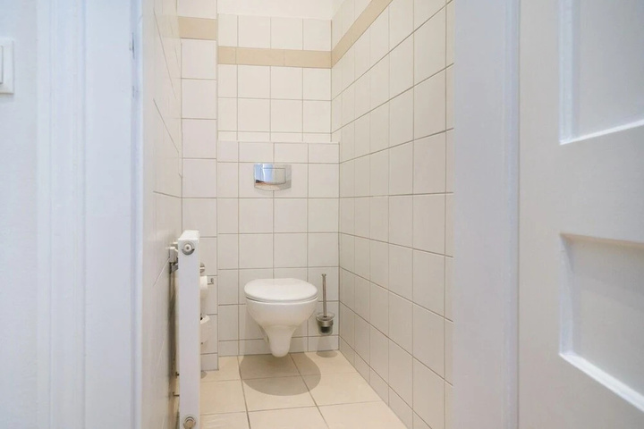 Room 9 of 18