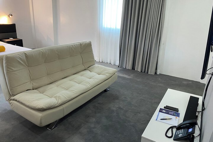 Room 200 of 403