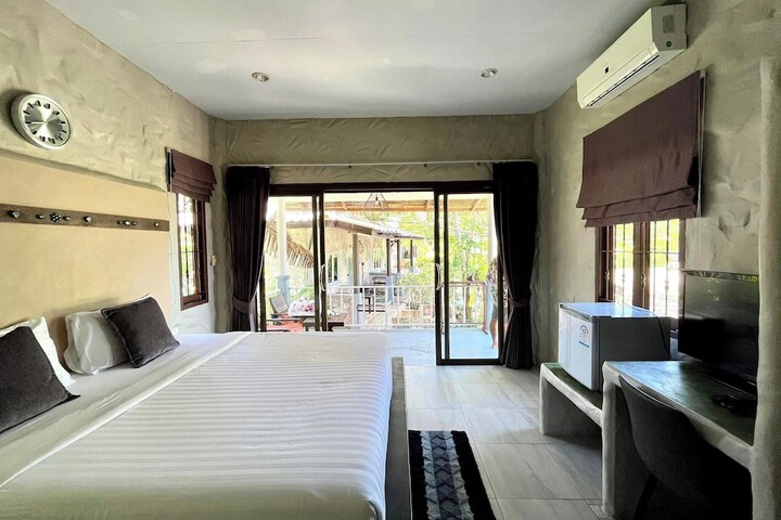 Room 27 of 152