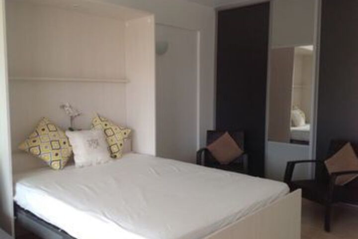 Room 12 of 22