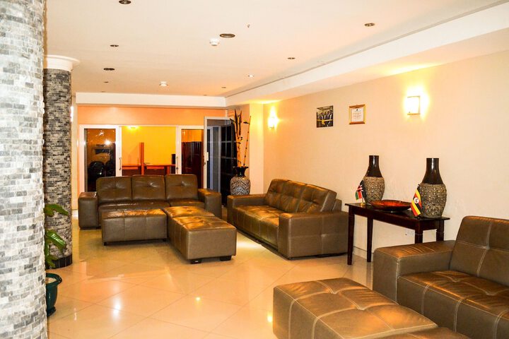 Lounge 45 of 52