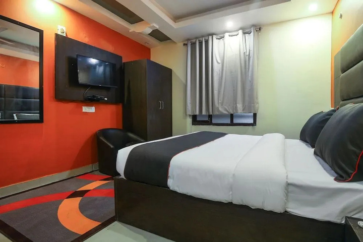 Room 2 of 16
