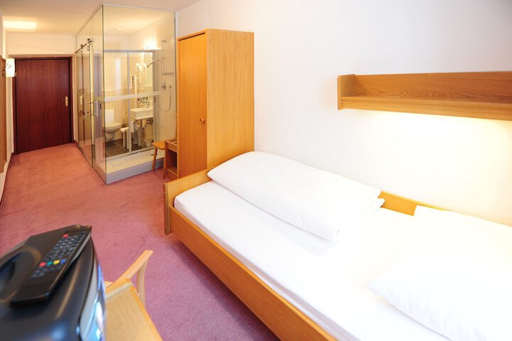 Room 15 of 88