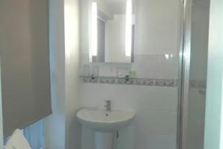 Room 7 of 13