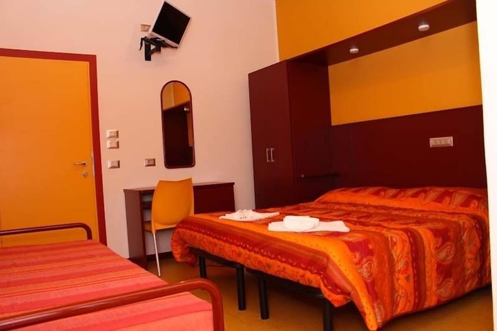 Room 9 of 11
