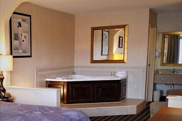 1 King Bed (1 of 13)