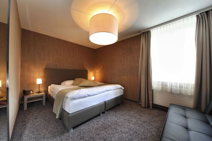 Room 8 of 30
