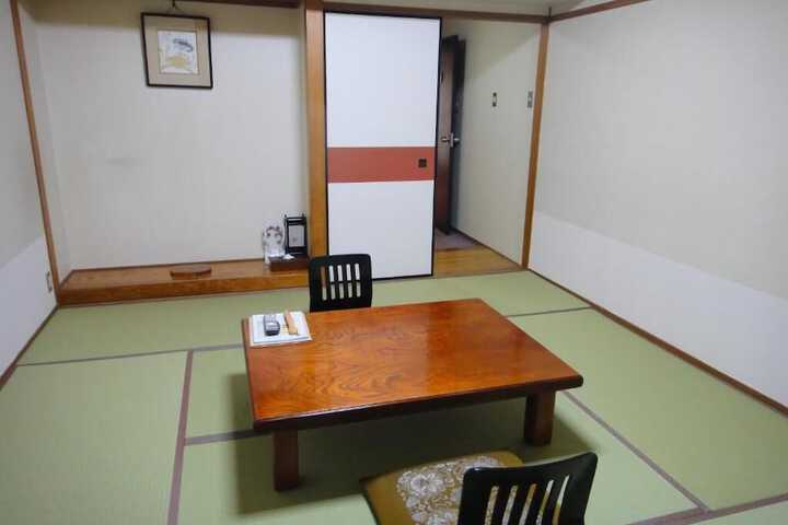 Room 8 of 26