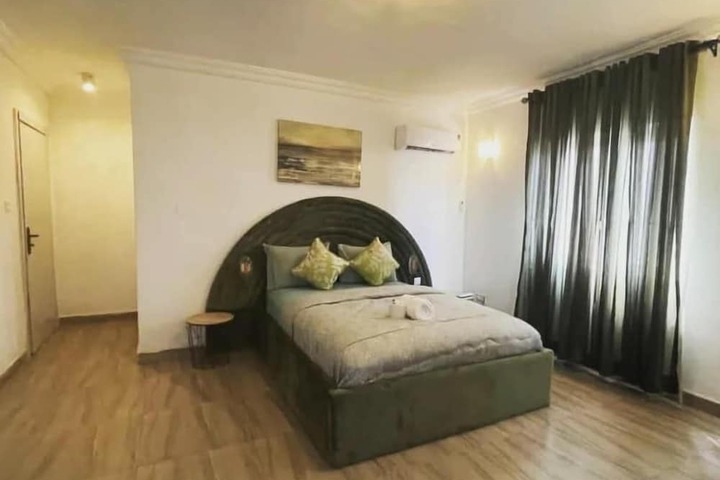 Room 16 of 34